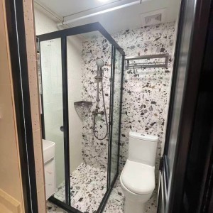 尖沙咀弥敦道美丽都大厦14室B房studio，尖沙咀站上盖，门口就有巴士站，理工1站地铁or步行，都会巴士通勤18分