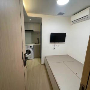 尖沙咀弥敦道美丽都大厦14室B房studio，尖沙咀站上盖，门口就有巴士站，理工1站地铁or步行，都会巴士通勤18分