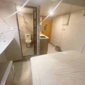 铜锣湾轩尼诗道海外大厦4楼B2室studio，有独卫，步行1分进铜锣湾站，楼下就有巴士大站，演艺学院2站可达，港大6站直通