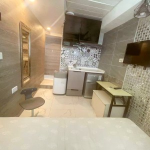 铜锣湾轩尼诗道海外大厦4楼B3室studio,带干湿分离卫浴，步行1分进铜锣湾站，楼下就有巴士大站，演艺学院2站可达，港大6站直通