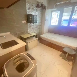 铜锣湾轩尼诗道海外大厦4楼B3室studio,带干湿分离卫浴，步行1分进铜锣湾站，楼下就有巴士大站，演艺学院2站可达，港大6站直通