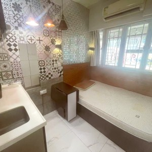 铜锣湾轩尼诗道海外大厦4楼B4室studio，带独卫，步行1分进铜锣湾站，楼下就有巴士大站，演艺学院2站可达，港大6站直通