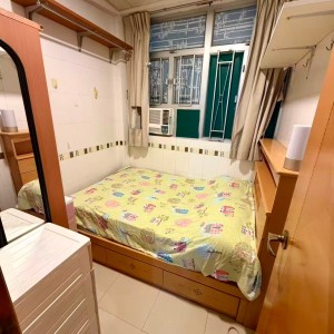 佐敦鸿运大楼studio，8k+尽享佐敦便利，1分即达佐敦站A出口，门前就有巴士站，理工巴士2站即达，都会巴士通勤17分