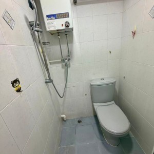 佐敦鸿运大楼studio，8k+尽享佐敦便利，1分即达佐敦站A出口，门前就有巴士站，理工巴士2站即达，都会巴士通勤17分
