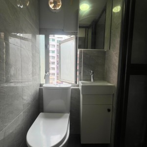 尖沙咀安联大厦B室C房studio,步行3分进尖沙咀站出口，理工步行10分即达，都会搭乘巴士17分到校