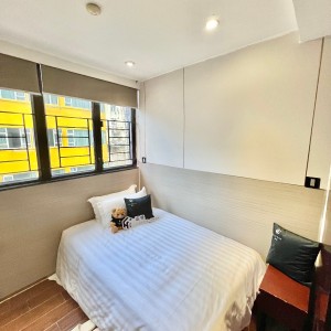 佐敦上海街RED酒店式学生公寓B/C房，步行7分内油麻地佐敦双站可达，理工巴士2站，都会巴士15分，配置豪华租期10个月！