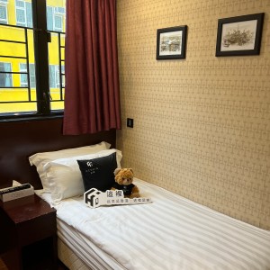 佐敦上海街RED酒店式学生公寓D房，步行7分内油麻地佐敦双站可达，理工巴士2站，都会巴士15分，配置豪华租期10个月！