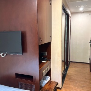 佐敦上海街RED酒店式学生公寓D房，步行7分内油麻地佐敦双站可达，理工巴士2站，都会巴士15分，配置豪华租期10个月！