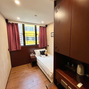 佐敦上海街RED酒店式学生公寓D房，步行7分内油麻地佐敦双站可达，理工巴士2站，都会巴士15分，配置豪华租期10个月！