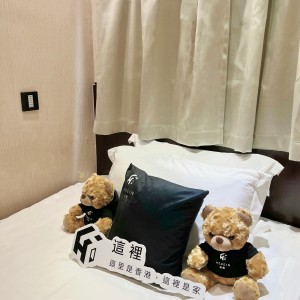 佐敦上海街RED酒店式学生公寓E房，步行7分内油麻地佐敦双站可达，理工巴士2站，都会巴士15分，配置豪华租期10个月！