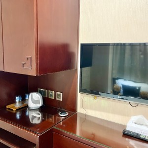 佐敦上海街RED酒店式学生公寓E房，步行7分内油麻地佐敦双站可达，理工巴士2站，都会巴士15分，配置豪华租期10个月！