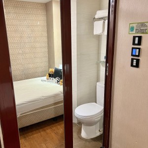 佐敦上海街RED酒店式学生公寓E房，步行7分内油麻地佐敦双站可达，理工巴士2站，都会巴士15分，配置豪华租期10个月！