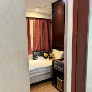 佐敦上海街RED酒店式学生公寓F房，步行7分内油麻地佐敦双站可达，理工巴士2站，都会巴士15分，配置豪华租期10个月！