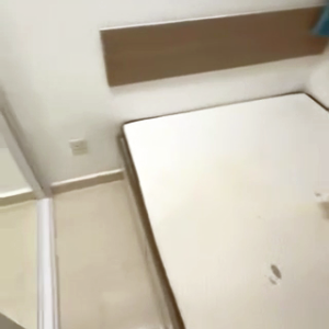 佐敦文苑街文苑中09室C房，一房一厅空间宽敞，柯士甸步行4分，佐敦站步行6分，都会大学通勤15分，理工1站直达，城大浸会通勤20分内