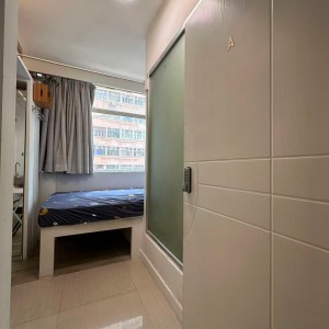 铜锣湾轩尼诗道胜华楼A室A房studio，港大演艺地铁直通，电梯洋楼配独卫洗衣机，半年起租