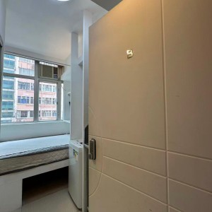铜锣湾轩尼诗道胜华楼A室B房studio，港大演艺地铁直通，电梯洋楼配独卫洗衣机，半年起租