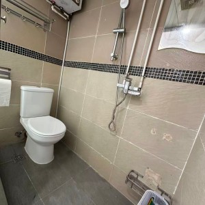 铜锣湾轩尼诗道胜华楼A室E/F房studio，港大演艺地铁直通，电梯洋楼配独卫洗衣机，半年起租