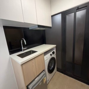九龙弥敦道平安大厦11室studioA房，电梯洋房油麻地佐敦双站临近，理工通勤15分，城大浸会港铁直达