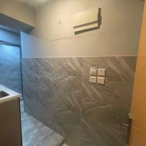 铜锣湾轩尼诗道海外大厦4楼B9室，一房一厅空间超大，步行1分进铜锣湾站，楼下就有巴士大站，演艺学院2站可达，港大6站直通