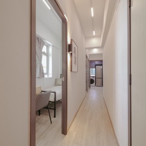港岛德辅道西228号学生公寓小型单人间，港大认可校外宿舍，西营盘地铁站步行1分，港大步行13分，六室双卫套间可租期10个月