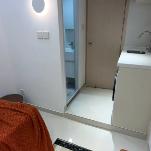 尖沙咀中间道远东大厦J室B房开放式studio-尖沙咀尖东双地铁包围，步行只需3分钟！理工通勤步行+港铁1站11分钟到校，纯步行1.3公里
