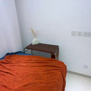 尖沙咀中间道远东大厦J室CD房开放式studio-尖沙咀尖东双地铁包围，步行只需3分钟！理工通勤步行+港铁1站11分钟到校，纯步行1.3公里