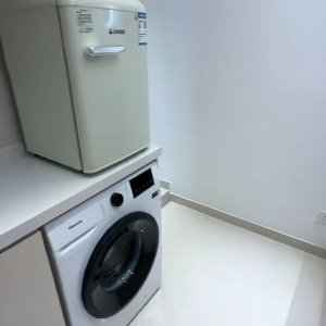 尖沙咀中间道远东大厦J室CD房开放式studio-尖沙咀尖东双地铁包围，步行只需3分钟！理工通勤步行+港铁1站11分钟到校，纯步行1.3公里
