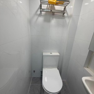 北角大兴大厦A室，带电梯干湿分离卫浴，近北角地铁站，港大通勤全程25分钟