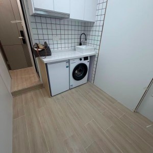 北角大兴大厦CD室，带电梯干湿分离卫浴，近北角地铁站，港大通勤全程25分钟
