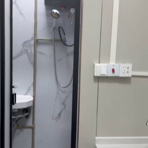 尖沙咀69号303单人间-独卫单间理工步行5分，尖沙咀地铁站步行5分，大窗带家具家电，理工学子绝佳之选