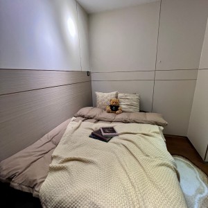 佐敦上海街RED酒店式学生公寓B/C房，步行7分内油麻地佐敦双站可达，理工巴士2站，都会巴士15分，配置豪华租期10个月！