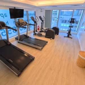炮台山英皇道Fortress Hill标准三室单间，炮台山站步行2分，港大地铁直达18分，超豪华配置装修知名公寓品牌背书