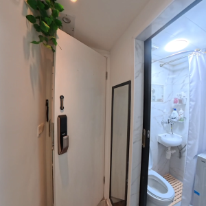 港岛中环机利文街studio，整层独卫单间带管家式服务，步行1分进中环站，港大通勤3站，演艺学院通勤1站，提供全套床品日用品拎包入住
