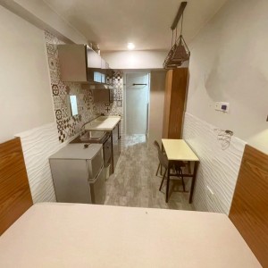 铜锣湾轩尼诗道海外大厦4楼C室，独立单位一房一厅，步行1分进铜锣湾站，楼下就有巴士大站，演艺学院2站可达，港大6站直通