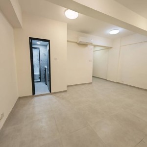旺角西洋大厦两室一厅套房，九龙四校通勤20分钟内，下楼即享旺角繁华，室内空间超大最多可容纳3-4名学生
