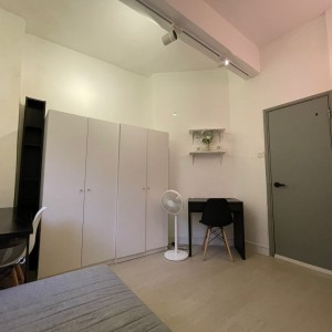 尖沙咀加拿芬道9楼女生专属7人间-理工步行十分钟，乘巴士只要六分钟，浸会城大20分钟内可达。尖沙咀站200米，尖东站400米