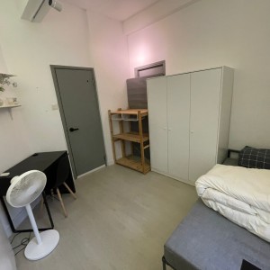 尖沙咀加拿芬道9楼女生专属7人间-理工步行十分钟，乘巴士只要六分钟，浸会城大20分钟内可达。尖沙咀站200米，尖东站400米