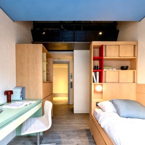 港岛南区黄竹坑高端独卫studio经典单人房，步行1分钟到黄竹坑地铁站，港大、理大、演艺、都大20分钟可达，通勤金钟中环铜锣湾仅10分钟，多路巴士直达尖沙咀、北角