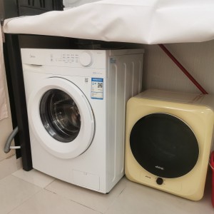 深水埗北河街龙安大厦F室C房，三室一厅套房，步行2分进深水埗站，城大浸会20分钟通勤，传统住宅区居住安心带安保