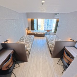 西营盘德辅道西酒店式学生公寓三人间，港大步行15分或港铁1站，西营盘站步行5分，窗外就是网红海景，内设自习室会议室健身设施