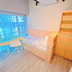 港岛南区黄竹坑高端独卫studio豪华单人房，步行1分钟到黄竹坑地铁站，港大、理大、演艺、都大20分钟可达，通勤金钟中环铜锣湾仅10分钟，多路巴士直达尖沙咀、北角