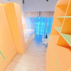 港岛南区黄竹坑高端独卫studio经典单人房，步行1分钟到黄竹坑地铁站，港大、理大、演艺、都大20分钟可达，通勤金钟中环铜锣湾仅10分钟，多路巴士直达尖沙咀、北角