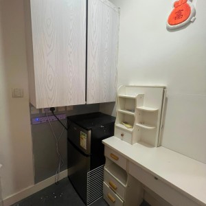 尖沙咀温莎大厦studioG室A房，1分钟即达尖沙咀站，理工只要步行700米！一房一厅推窗见海景