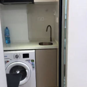 尖沙咀弥敦道美丽都大厦14室B房studio，尖沙咀站上盖，门口就有巴士站，理工1站地铁or步行，都会巴士通勤18分