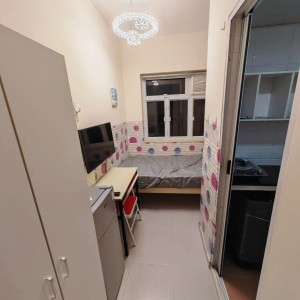 港岛轩尼诗大厦M室3号房studio，铜锣湾站几乎就在楼下，港大通勤15分，楼下就是湾仔核心商圈，工作生活好选择
