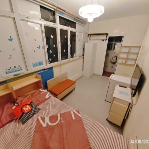 港岛轩尼诗大厦M室4号房studio，铜锣湾站几乎就在楼下，港大通勤15分，房间超大！楼下就是湾仔核心商圈，工作生活好选择
