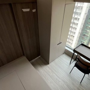 西营盘德辅道西酒店式学生公寓三人间半私家房，港大步行15分或港铁1站，西营盘站步行5分，内设自习室会议室健身设施