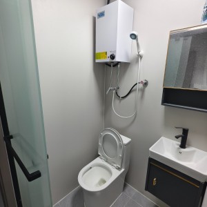 港岛皇后大道西精装独卫studio2号大房，纯步行15分钟至港大，步行四分钟到西营盘地铁口，10分钟通勤港大
