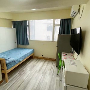 尖沙咀弥敦道金冠大厦8楼C室6号房独卫单间-步行50米即到尖沙咀地铁口，理工乘巴士10分钟即达，城大步行+港铁22分，都会大学巴士24分