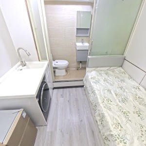上环文咸东街87号独卫02号studio，步行3分达上环站，8分地铁直达港大，纯步行港大20分，周边生活配套齐全